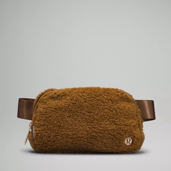 lululemon athletica Handbags - NWT Lululemon Everywhere Belt Bag,
Fleece
